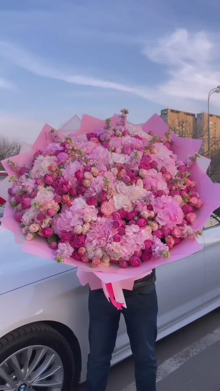 SummitTrailView workshop space where corporate flower arrangements are designed and prepared for business delivery